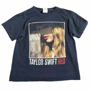 Gildan Taylor Swift Red Tour T-Shirt Size S Black Concert Graphic Tee